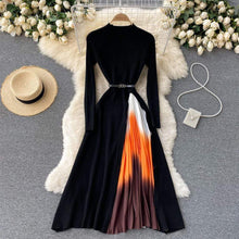 Charger l&#39;image dans la galerie, Cap Point Black 3 / L Cap Point  Elegant Knitted  Pleated Dress

