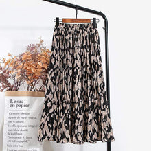 Load image into Gallery viewer, Cap Point black / One Size Print Long Maxi Pleated Skirt
