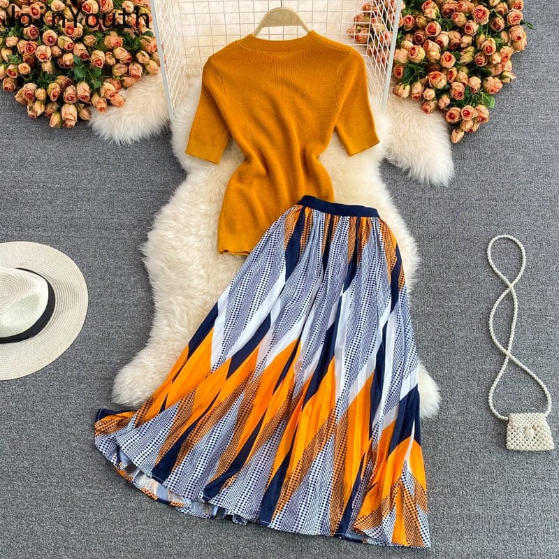 Cap Point Brigitte Two Piece Set O-neck Short Sleeve Knit Top Print Pleated Skirt