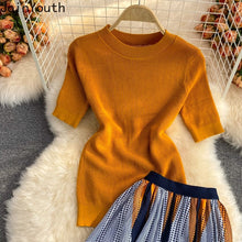Charger l&#39;image dans la galerie, Cap Point Brigitte Two Piece Set O-neck Short Sleeve Knit Top Print Pleated Skirt

