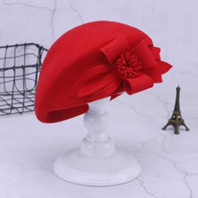 Load image into Gallery viewer, Cap Point Red Elegant Beret De Paris
